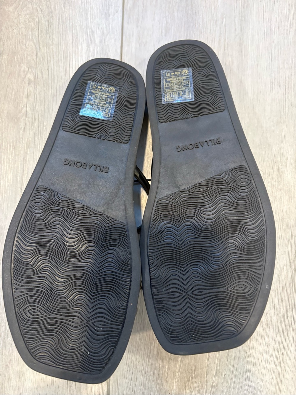 Billabong Black Toe Loop Slide Sandals - Picture 3 of 4